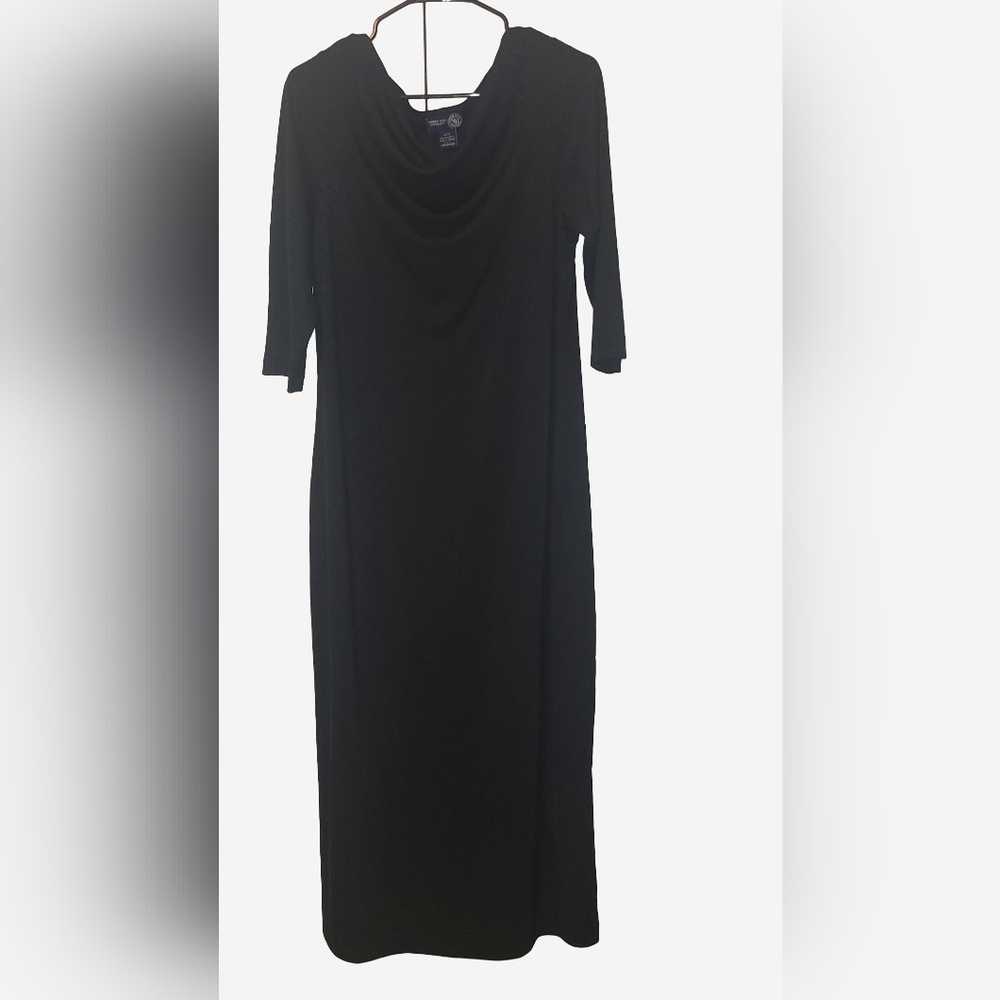Venezia Elegant Black Maxi Dress